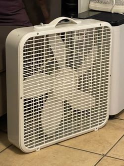 Lakewood box, white Fan, good consitions