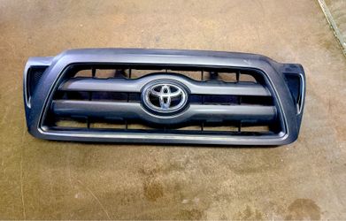 05-10 TOYOTA TACOMA OEM GRILLE