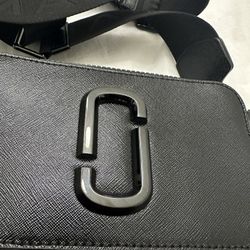 marc jacobs black crossbody bags