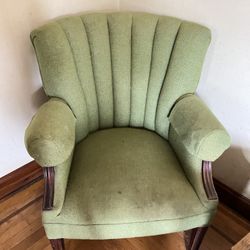 Antique/Vintage Wing High Back Chair With Queen And Legs