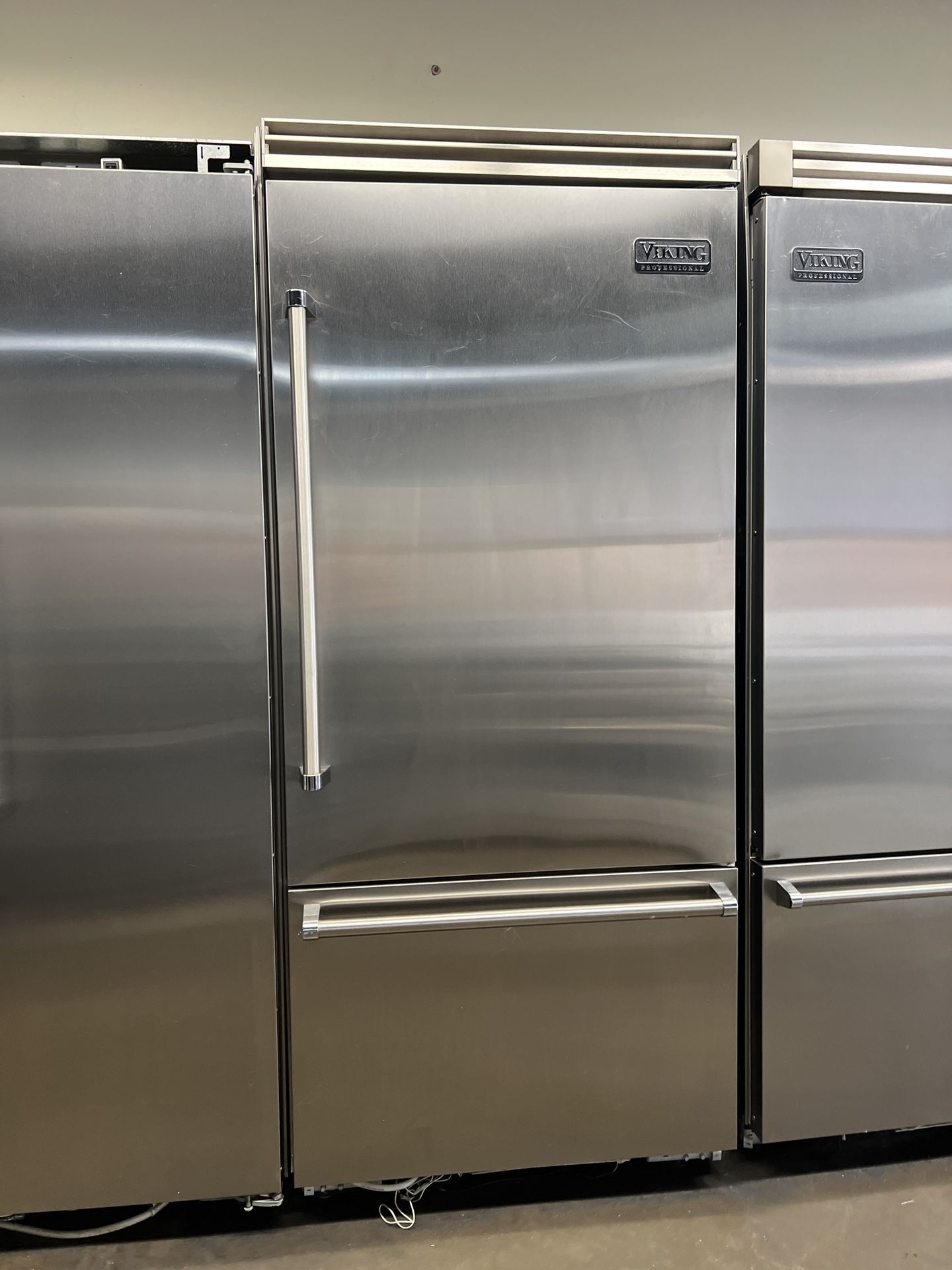 Viking 36”Wide Built In Bottom Freezer Refrigerator 5Series