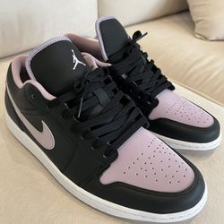 Air Jordan 1 Low SE ‘Black Iced Lilac’ Size 11.5 Mens