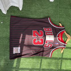 Michael Jordan's #23 CHICAGO BULLS JERSEY SIZE 44/L for Sale