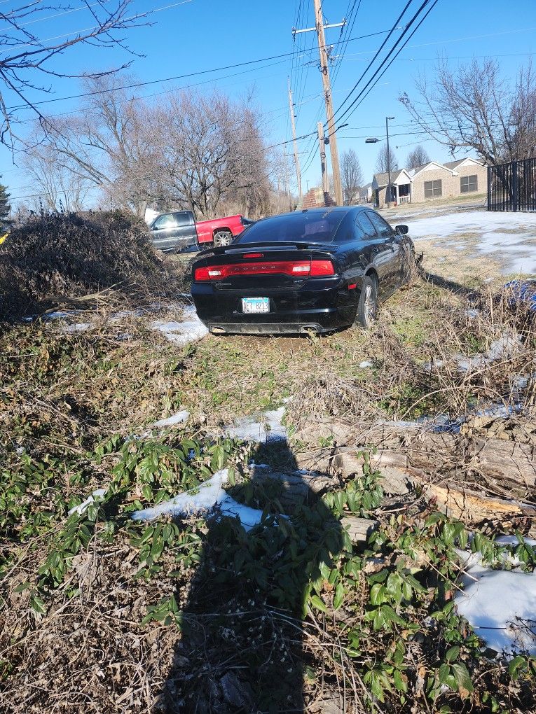 2014 Charger ,wrecked, as is,good motor, 82000 miles. Asking $1500.