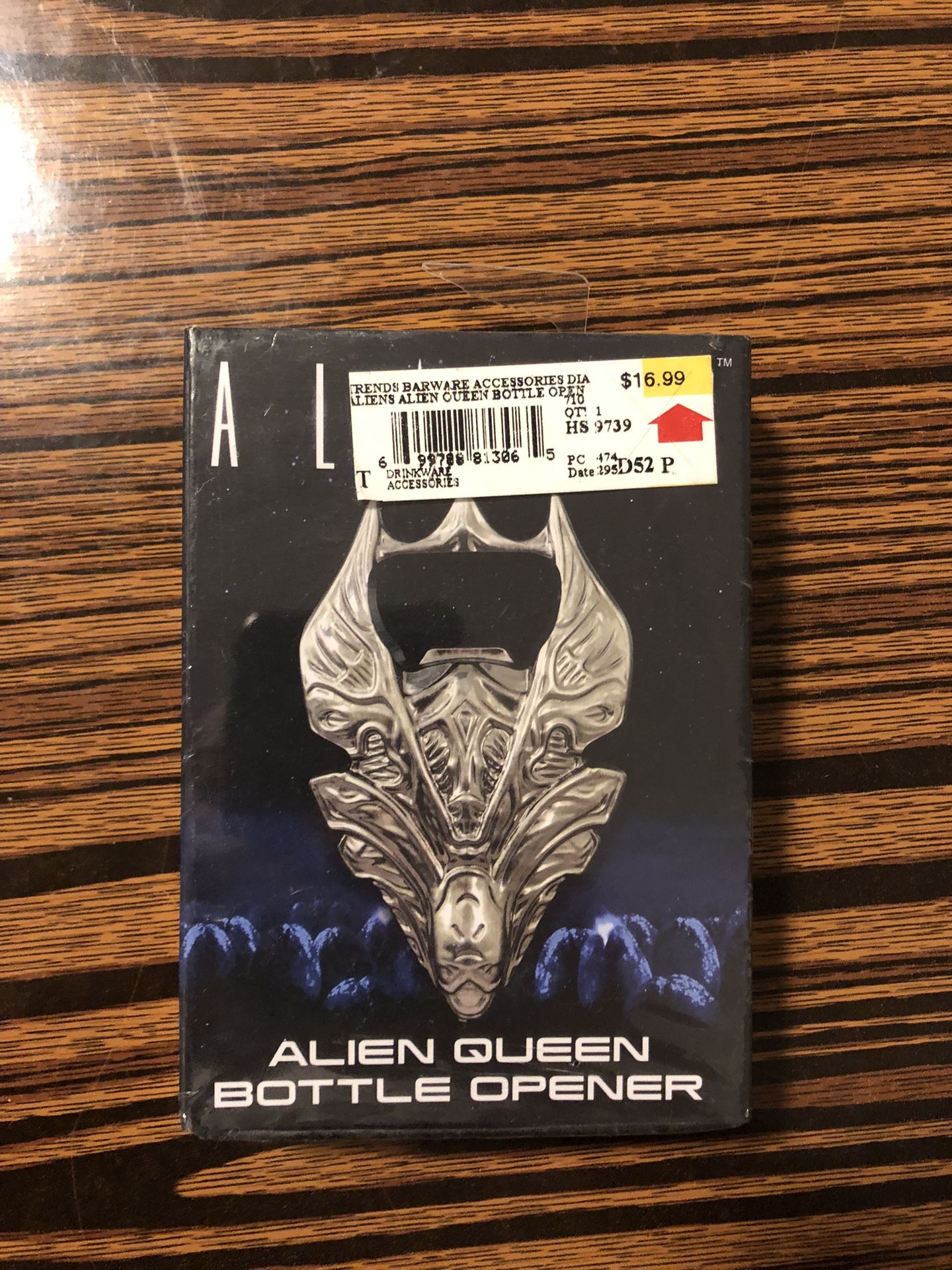 New Diamond Select Aliens Queen Metal Bottle Opener - Collectable