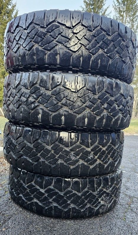 Goodyear Wrangler Duratrac 275/65r18 