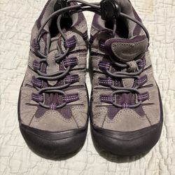 Keen Kids 13; gray with purple accents