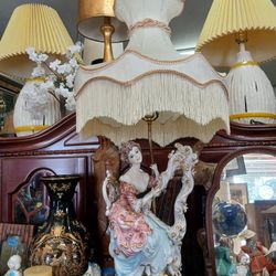 vintage Capodimonte Italian porcelain lamp featuring a hand-painted figurine of a female musician