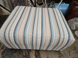 Ottoman on wheels 33x25