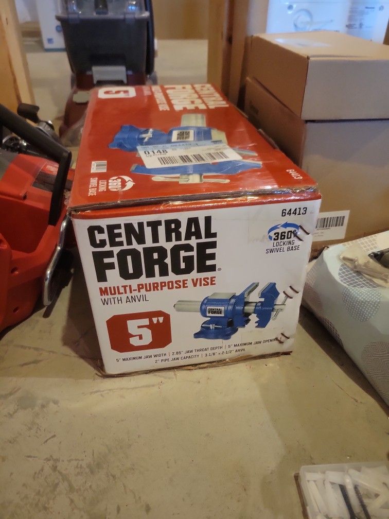 Central Forge 5-in Vise With Anvil