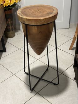 Cone shaped accent tables