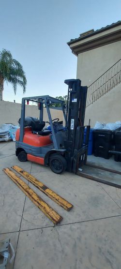 TOYOTA 42-6FGCU25 forklift with bonus 7ft fork extensions $6,000