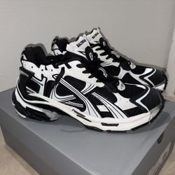 balenciaga runner size 41