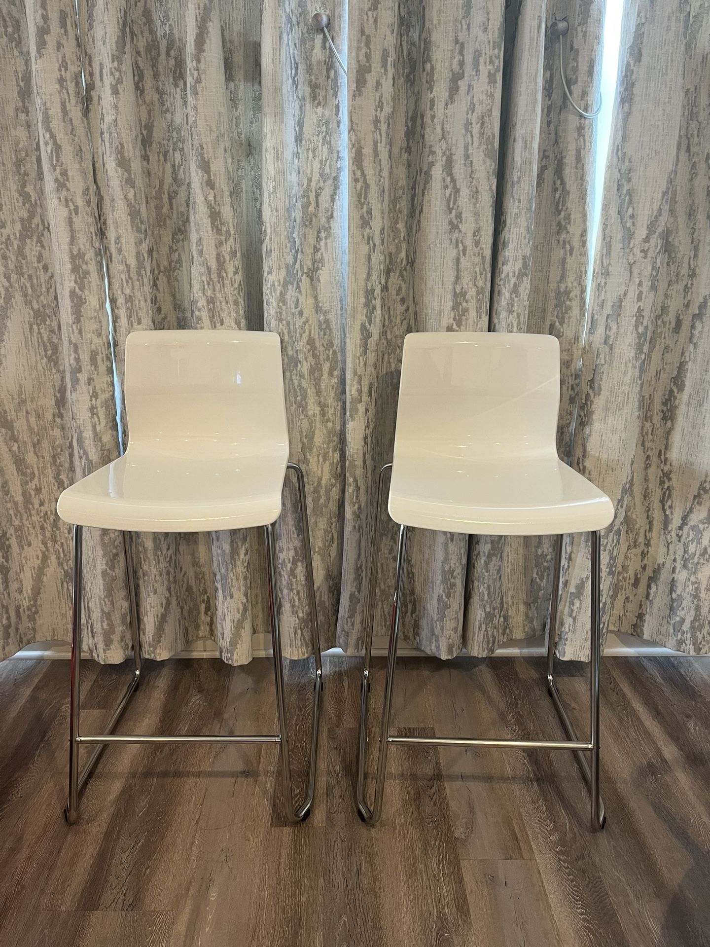 IKEA GLENN White Bar Stools 26”