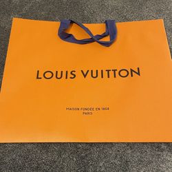 BRAND NEW XL Louis Vuitton Bag $25