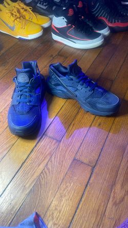 Nike Navy Blue Huarache Size 8.5 M