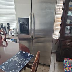 Refrigerator 