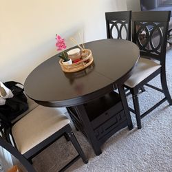 Expandable Table And 4 Chairs