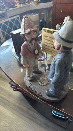 Pinkerton Figurine Set with Sign