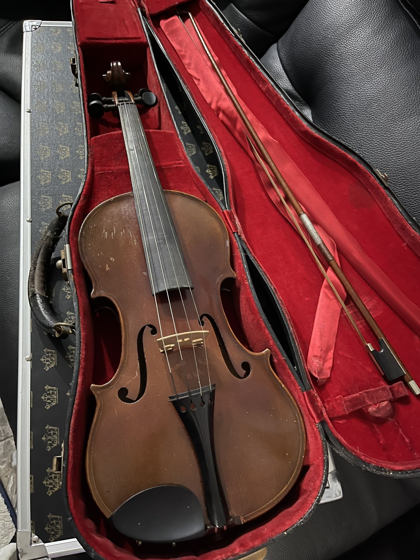 1(contact info removed) FIRST NATIONAL INSTITUTE Of VIOLIN WITH CASE WITH BOW