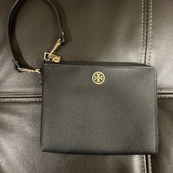 Tory Burch Wristlet (black)