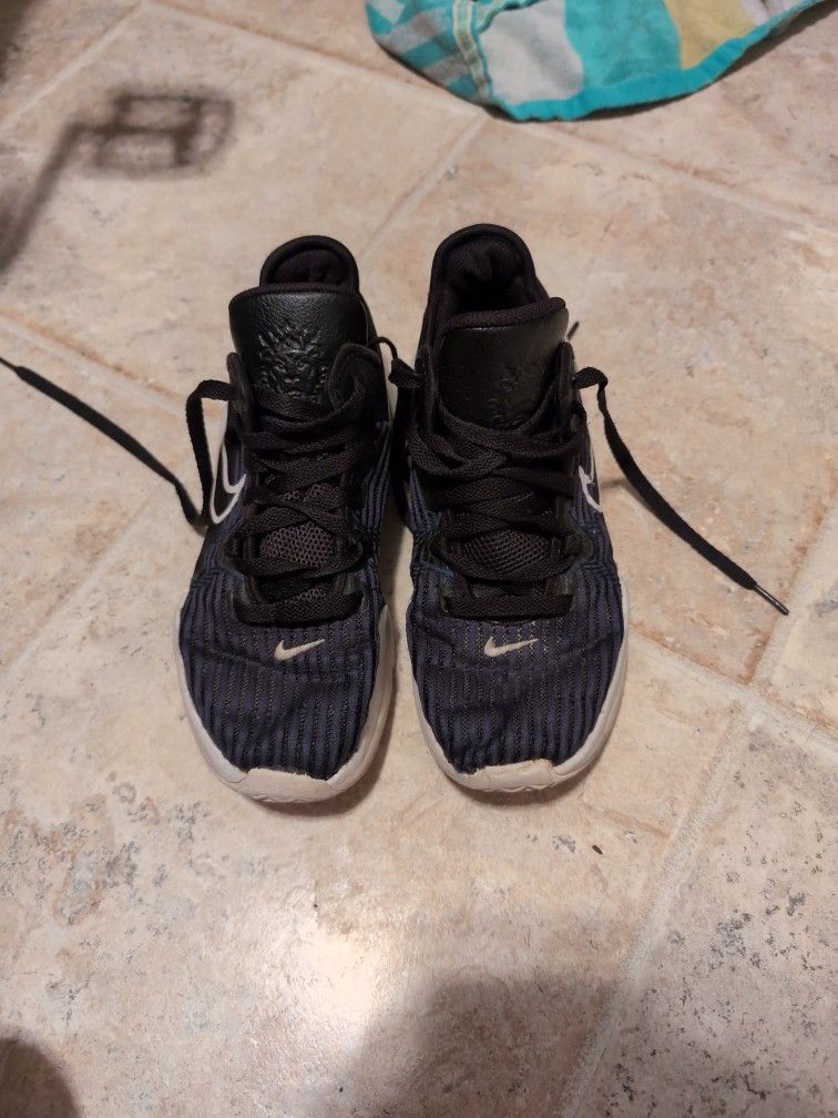Nike Shoes (Give Offers)