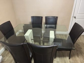 Glass Dinning Table (6 Seats)