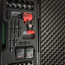 New Snap On 1/2  Stubby Kit With Charger 
