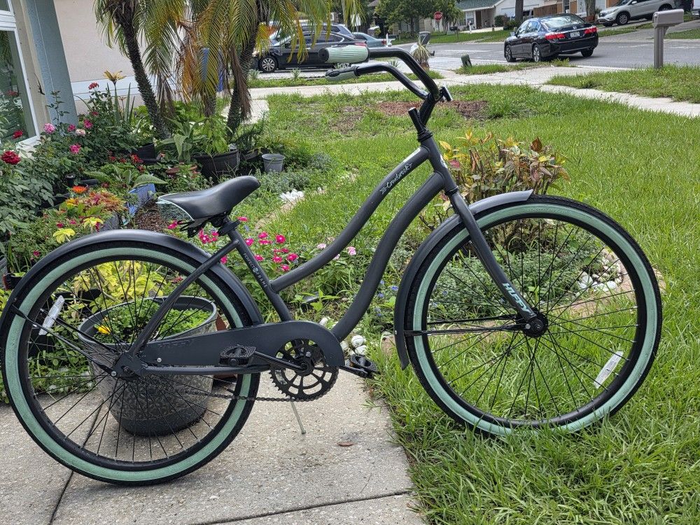 Like New Huffy Cranbrook Cruiser Bike