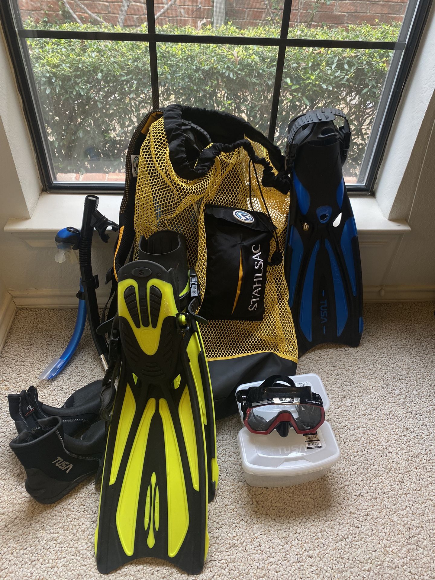 Scuba Gear- Fins, Snorkels, Boots, Mesh Backpack
