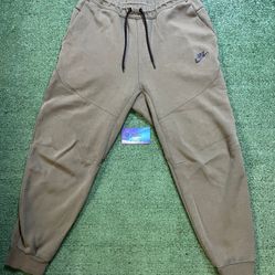 Nike tech fleece olive sweatpants