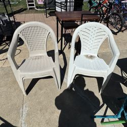 Set Of 4 Plastic Chairs 