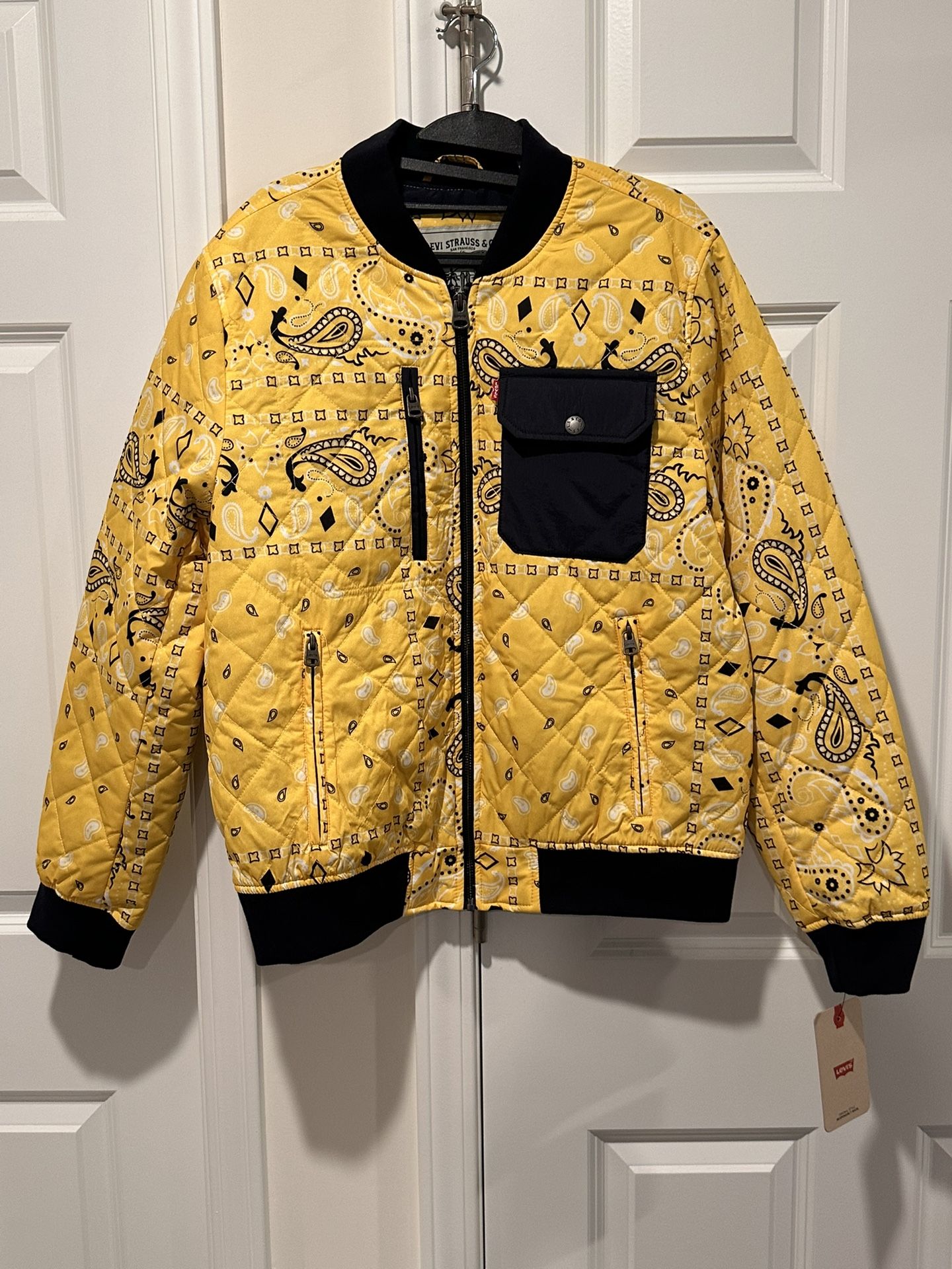 Levi’s Men’s Lightweight Quilted Yellow Jacket Medium