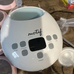 Motif Luna Breast Pump With Parts 