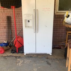 Refrigerator 