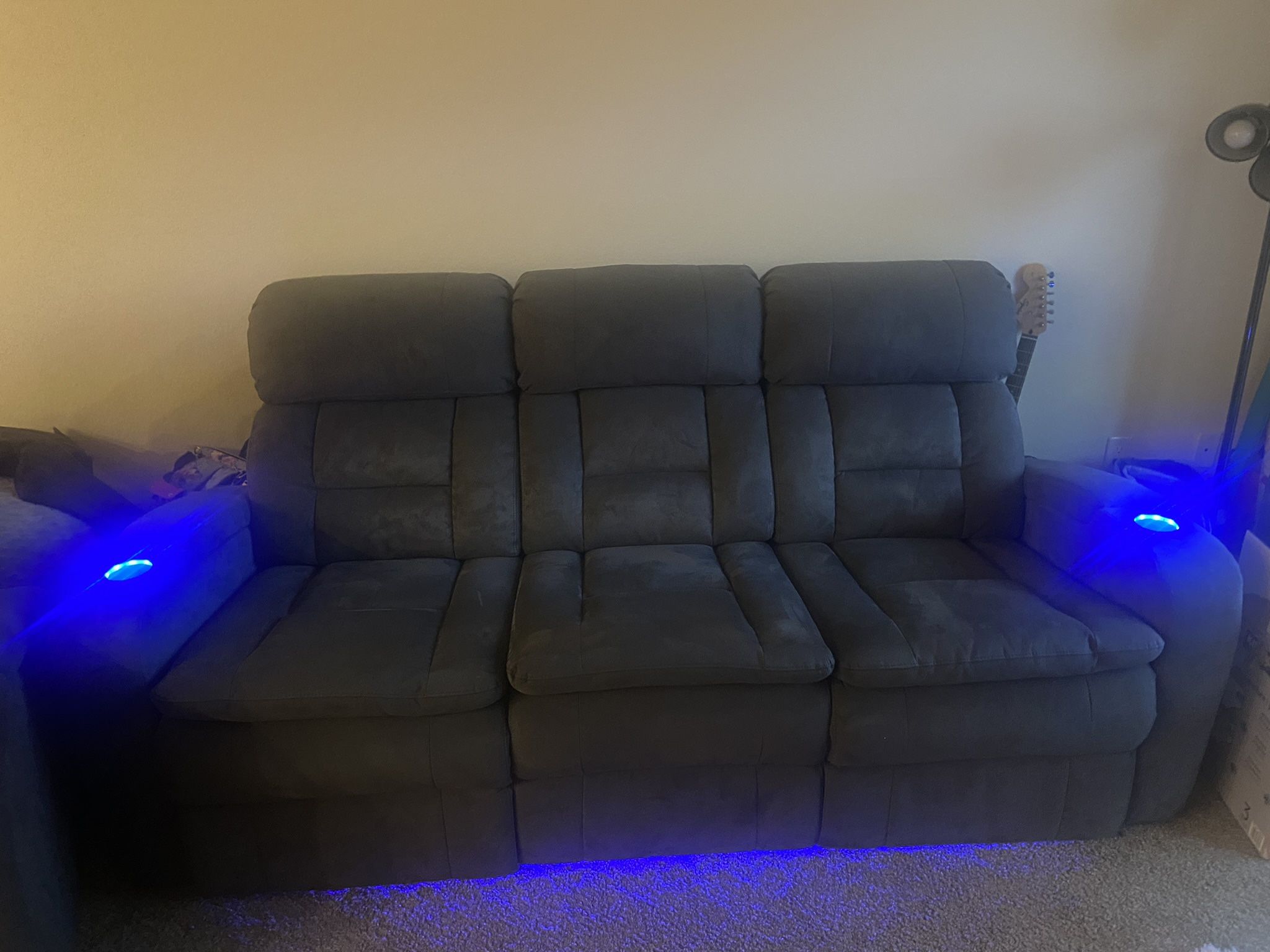 Jerome’s Challenger 3 Piece Sofa W/ Recliner Chair
