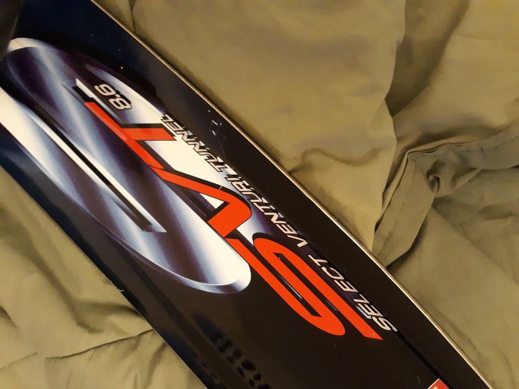 Slalom waters skis
