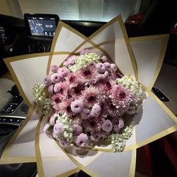  place your Valentine’s Day bouquet orders💞