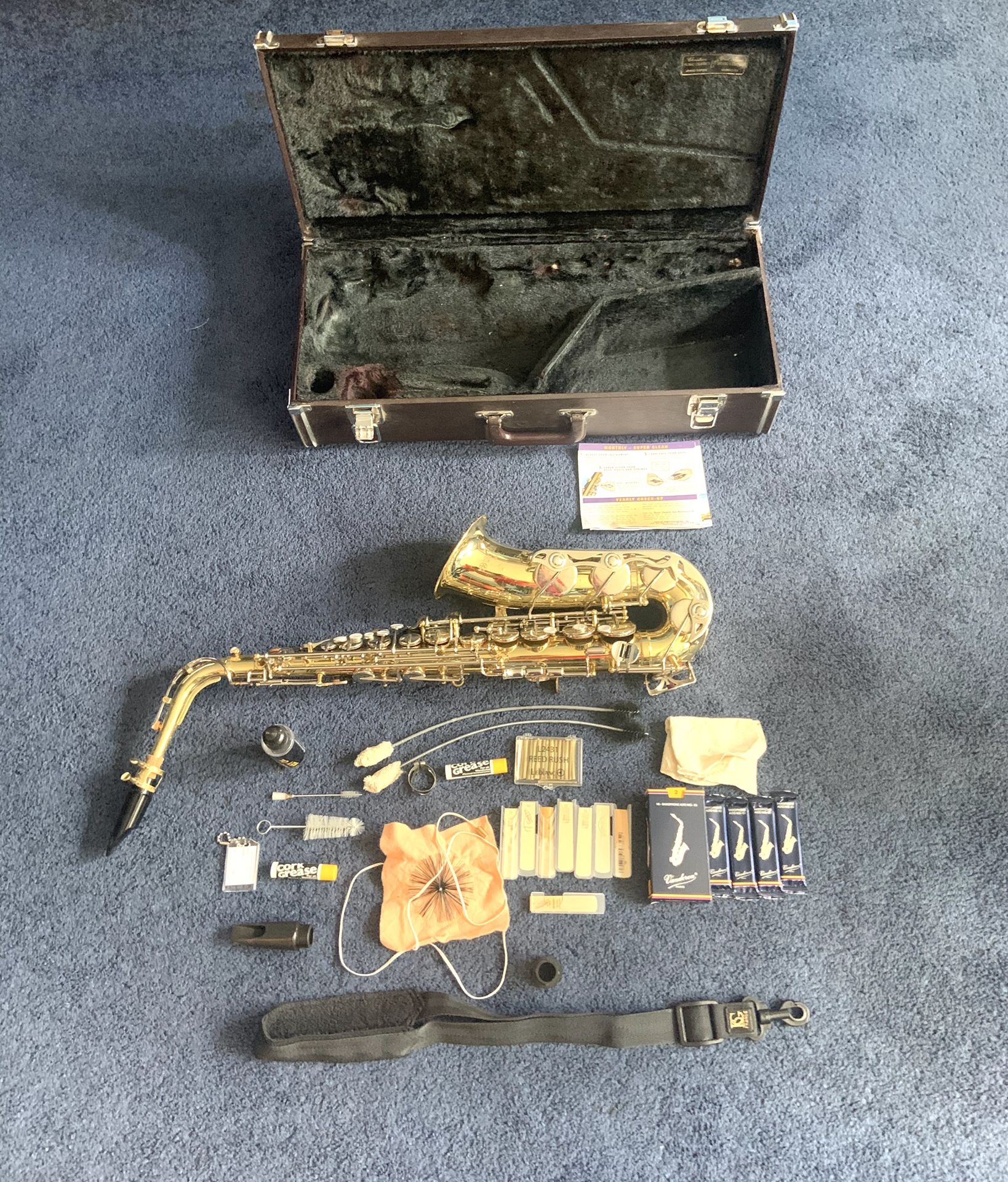 Yamaha Saxophone Model # Yas-23 041348 A / Saxophone Instrument with Case and Accessories