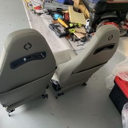 Corbeau seats