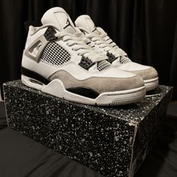Jordan 4 Retro Military Black 