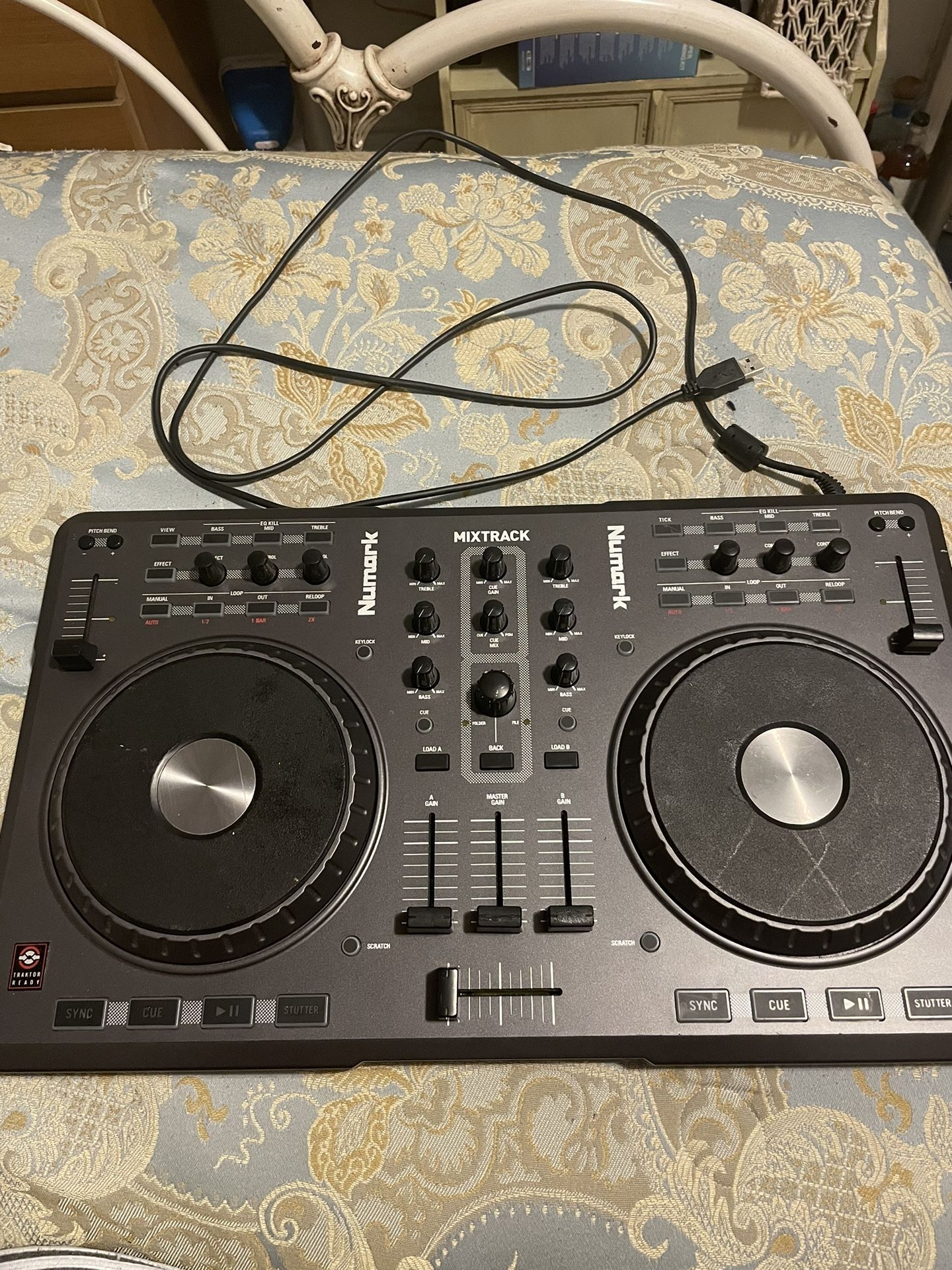 Numark Mixtrack DJ Controller