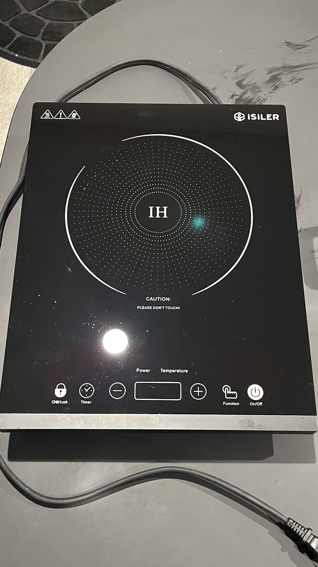 Isiler 1800w induction cooker with free pot
