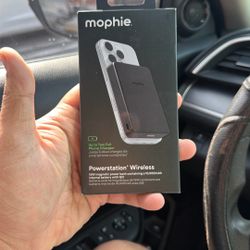 Mophie Qi2 Portable magnetic charger Brand new