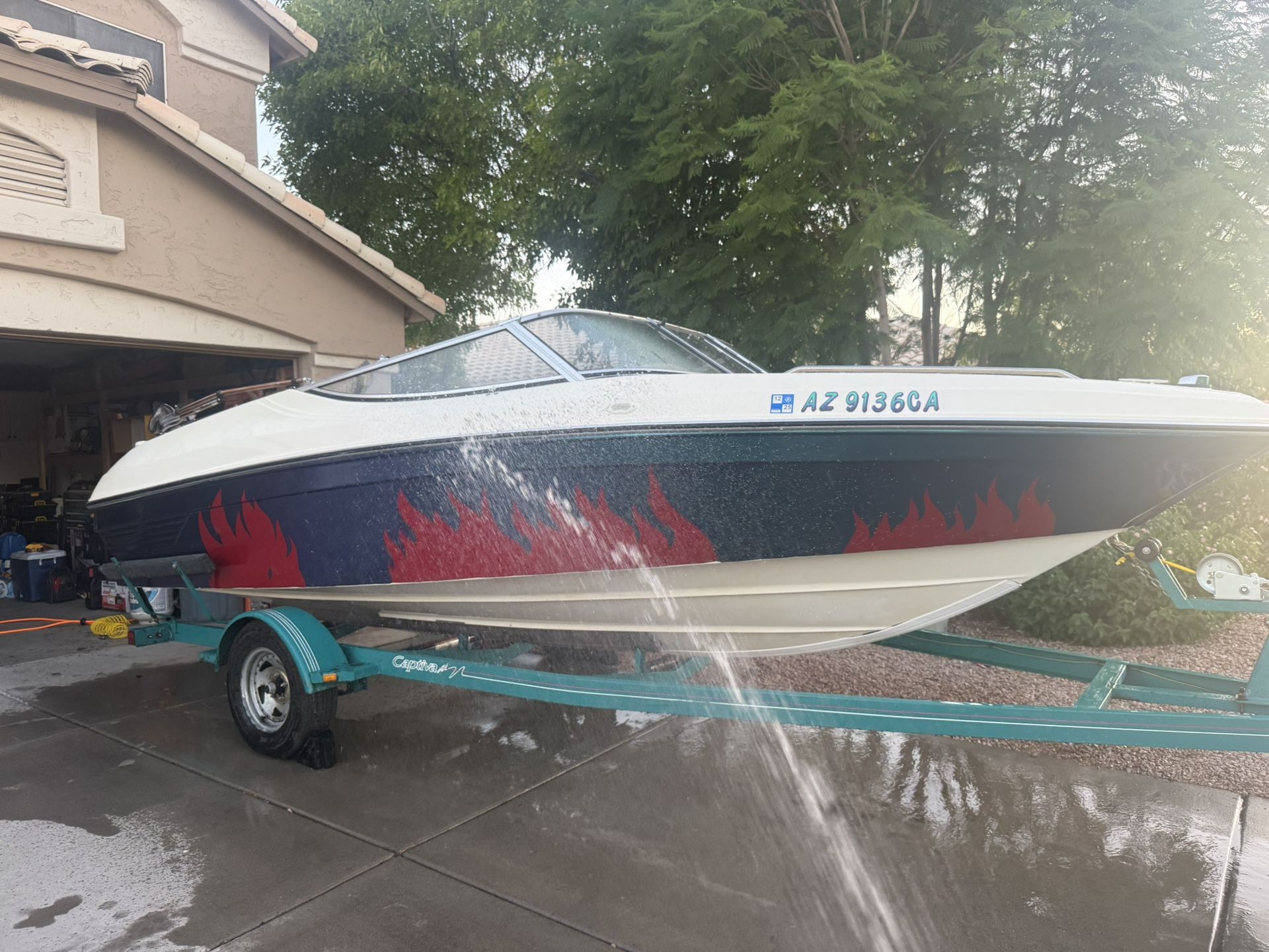 2005 Rinker Captiva 19