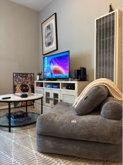 Round marble coffee table