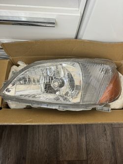 Toyota Echo Headlights Lamp 2000 2001 2002 Halogen - driver side - (left )