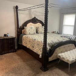 Canopy King Size Bedroom Set Luxury Style Good Condition Comes With Two Nightstands, Dresser, Mirror, And Bedframe $1299