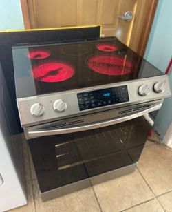 Like new Samsung stove