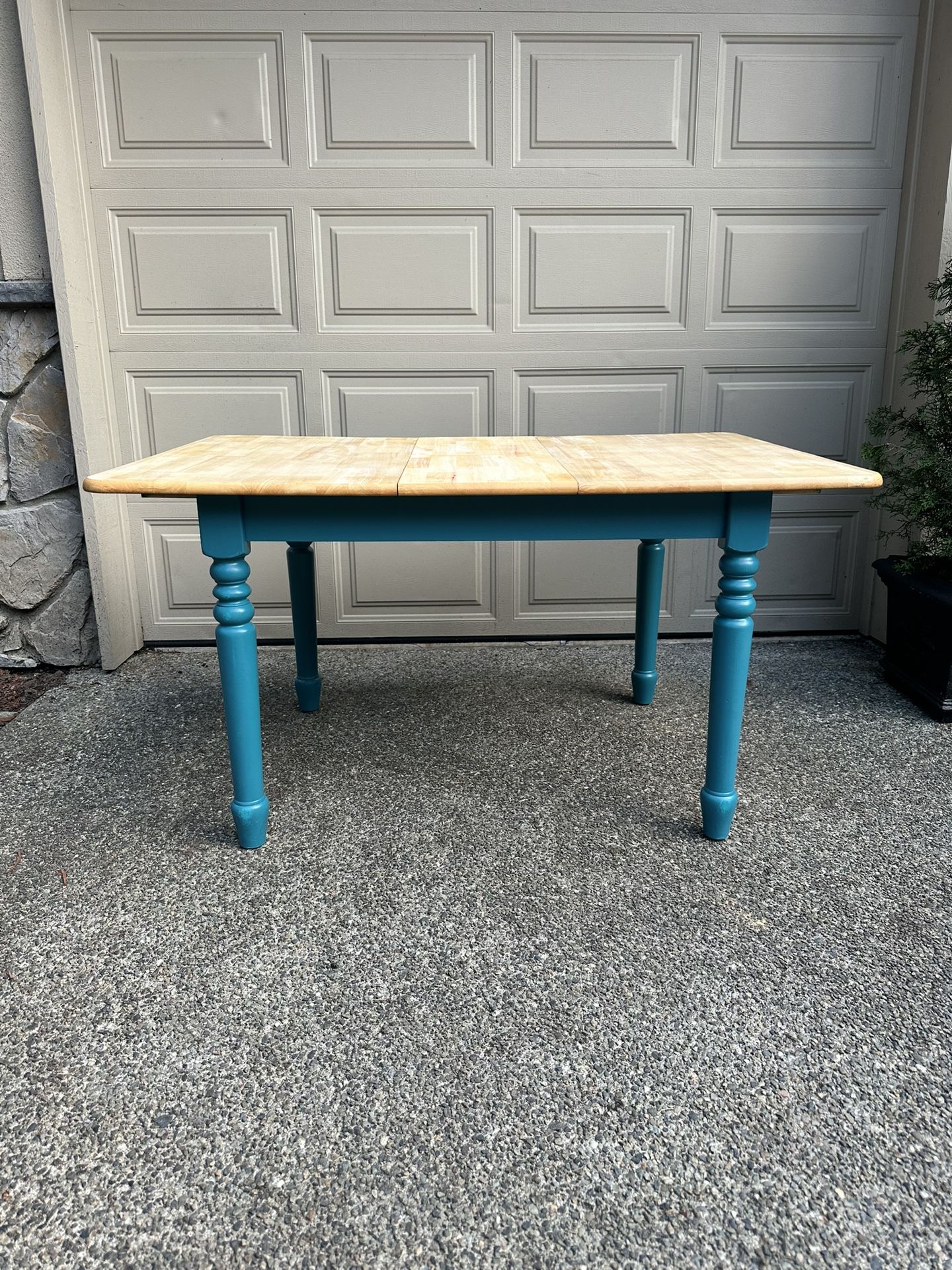 Dining Table With Built In Leaf - Seats 6